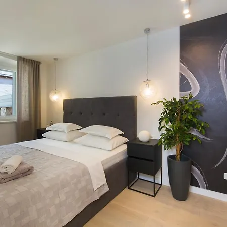 Marina Heart Of 扎达尔